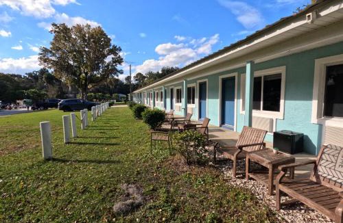 Georgetown Resort | Porky's Lodge, Bar & Grill