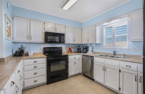 Orange Beach East Apartment | Portside 304 Deeded boat slip w Lift water view