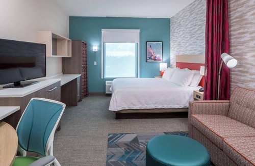 Port Canaveral Hotel | Portside King Studio w/Outdoor Pool | 0.4 mi Oceanside Distillery