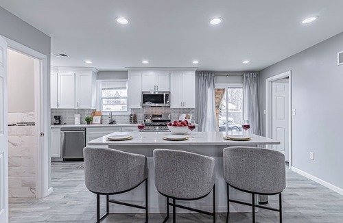 Plainfield House | Posh Living Spacious 4-bedroom Duplex in lovely Plainfield