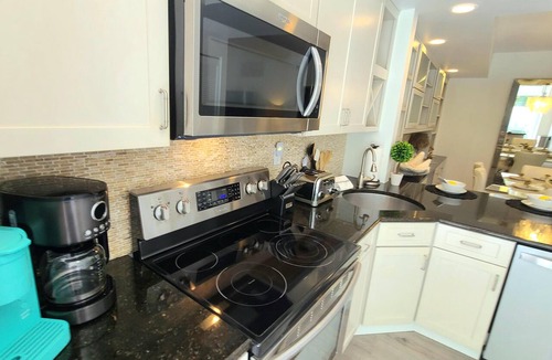 Bella Vista Condo | POSHPADZ - Sandpiper Villa - Walk to Jupiter Beach