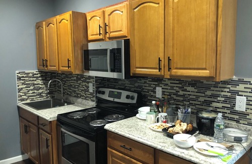 Roselle Park Apartment | Potential 3-bedrooms apartment! Near Schools & 2 Mins Away from NY Bus Station