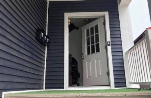 Roselle Park Apartment | Potential 3-bedrooms apartment! Near Schools & 2 Mins Away from NY Bus Station