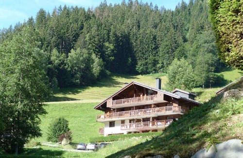 Areches Apartment | Practical apartment near the slopes - 8 guests