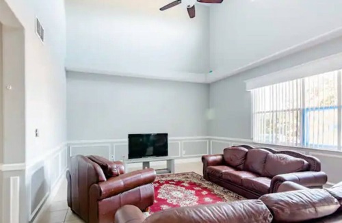 Orlando House | Prefer long stays! Cozy rooms, private bathrooms.