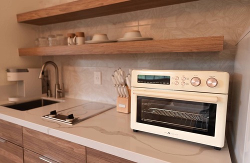 Fort Pierce Shores House | Premium Queen Coastal Kitchen Suite