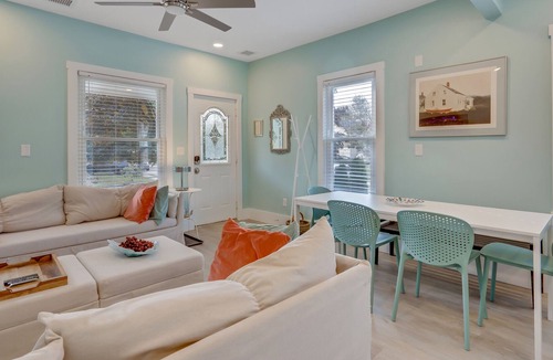 Bergenfield House | Pretty, efficient & well-appointed private home - Spacious deck for entertaining