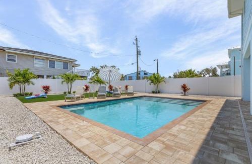 Mid Island House | Prime Location, Heated Pool, Game Room - FMB- Beach Please - Roelens