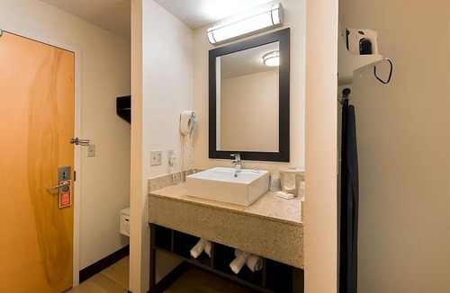 East Garden City House | Prime Location! Minutes to The Gallery at Westbury Plaza, Pet Friendly Property!