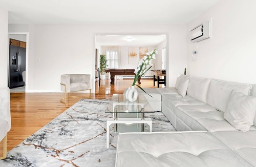 Southeast Yonkers House | Prime Luxury NYC ft Balcony+Gameroom+Free Parking!