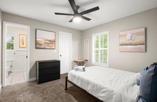 Hyde Park House | Prime Tampa Hyde Park 4 Bedroom House - Located Near Hyde Park Village, SoHo and Local Beach - Spacious and Comfortable Stay in Perfect Location - Great for Families and Groups Visiting Tampa Near Airport!