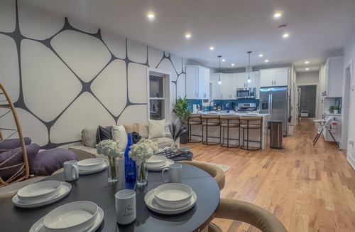 Harrison Apartment | Pristine House, Sleep 21, Park 2 cars FREE, 20%OFF
