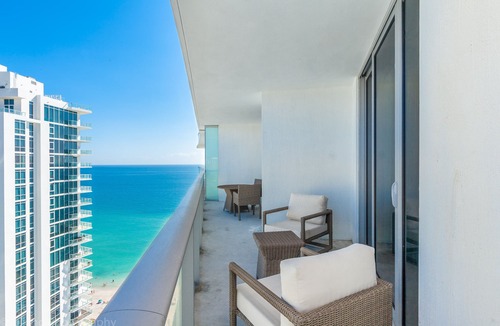 Hollywood South Central Beach Condo | Private 2BR Side Ocean View at Hyde Beach Resort
