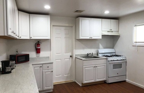 Weequahic Apartment | Private 3-bedroom apartment, minutes to Newark Airport EWR, NYC train nearby