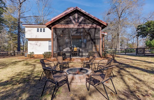 Kathleen House | Private 3BD Retreat | Large Yard | Family Stay