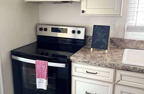 Valdosta House | Private 3BR Home 4 Queen Beds + 3 Sofa Beds Great Location
