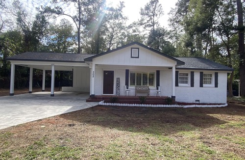 Valdosta House | Private 3BR Home 4 Queen Beds + 3 Sofa Beds Great Location
