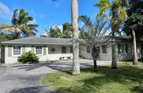 Loxahatchee House | Private 5-Acre Retreat in Rustic Ranches with Modern Country Comfort