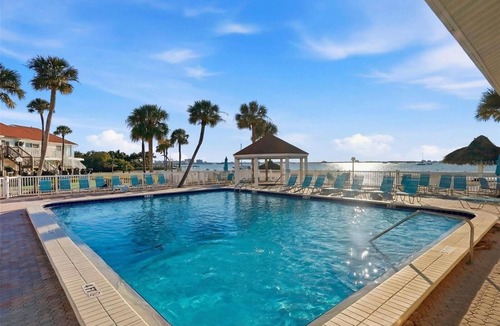 Bayview Condo | Private Beach, 2 Pools & Hot Tub
