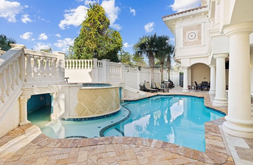 Seacrest House | Private Beach access 2 min walk, Private Pool 6 seater golf cart and bikes on 30A