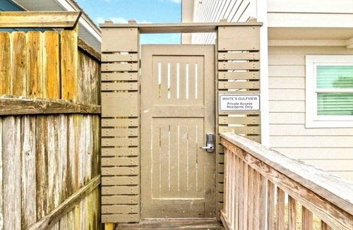 White's Gulfview House | Private Beach Access + Bikes | Quiet Family Cottage Near Alys