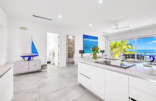 Islamorada House | Private Beach/Private overwater dock/Heated Pool/Mahi Key