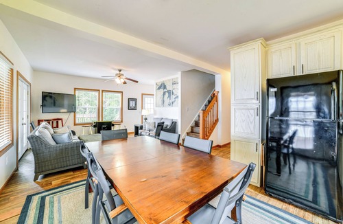 Canastota House | Private Beach & Sport Court! Home on Oneida Lake