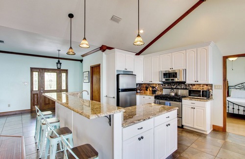 Ocean Springs Cottage | Private Beach & Views! Stilted Ocean Springs Home