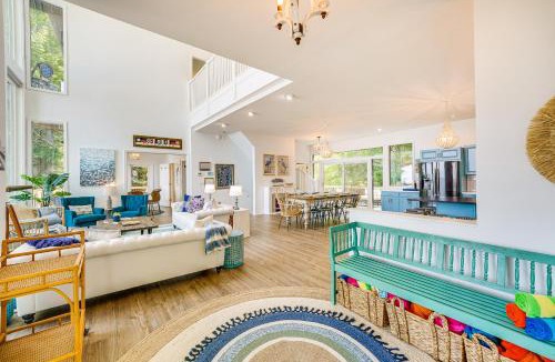 Pentwater House | Private Beachfront Lake Michigan Rental w/Kayaks