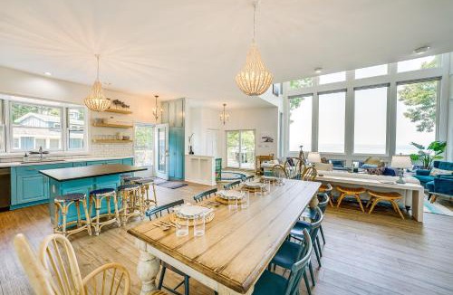 Pentwater House | Private Beachfront Lake Michigan Rental w/Kayaks