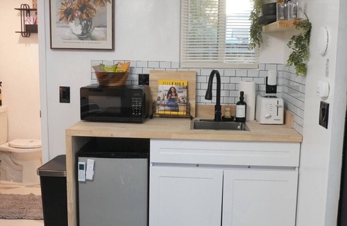 Seybold Cottage | Private Boho Tiny Home and Retreat with Monthly Stay + Parking