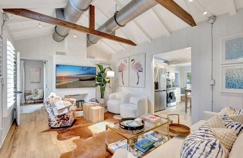 West Palm Beach House | Private Boutique Bungalow Resort/KING Beds/Heated Salt Water Pool/Tiki/BBQ