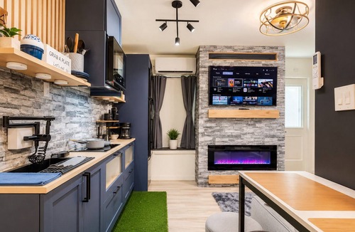 Orlando House | Private Cinematic Zen LoftSpa Tub — 6PM–10AM