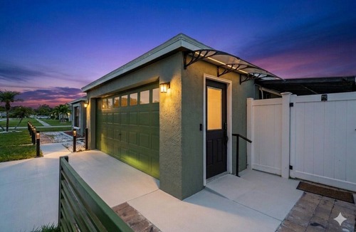 Orlando House | Private Cinematic Zen LoftSpa Tub — 6PM–10AM