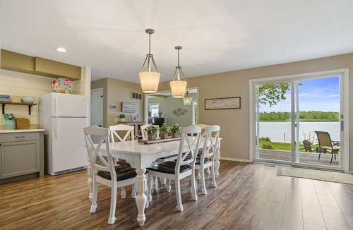 Ponshewaing House | Private Cottage on Crooked Lake
