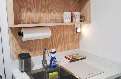 Bearss Plaza Apartment | Private Cozy Suite!
