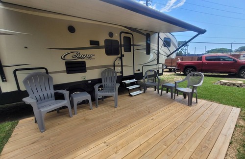 Wright House | Private Family Creekside RV Site+15 Min drive to Beach. Fenced Parking Lot
