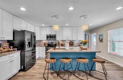 Whitfield House | Private Family Retreat |Heated Pool | Mini Golf | Game Room | Near IMG | Beaches