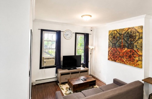 Bushwick Apartment | ~ Private Full Suite-Next to multiple Subway lines ~ Great Location