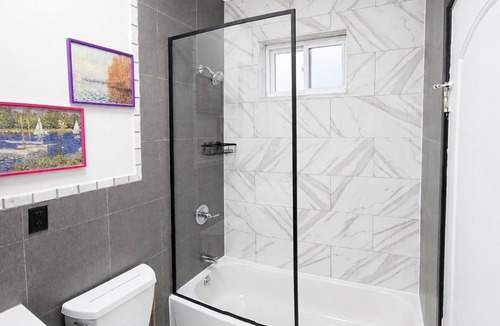 Bushwick Apartment | ~ Private Full Suite-Next to multiple Subway lines ~ Great Location