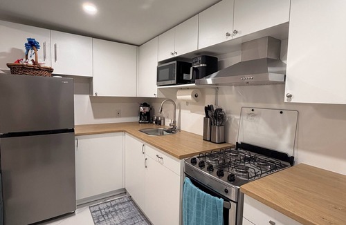 Homestead House | Private Guest house: Fenced Patio & Free Parking – Cozy & Peaceful
