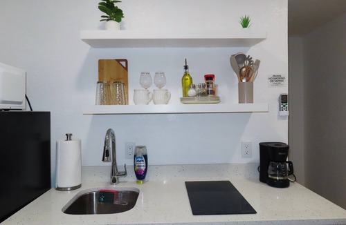 Holiday House | Private Guest Suite in Holiday, FL