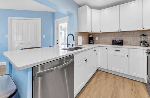 Riviera Beach House | 🏰🌴Private Heated Pool, Putting Green | .5 Mile to Beach | The White Sandcastle