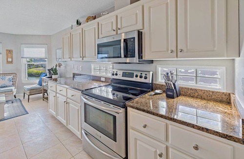 Spring Hill House | Private heated Pool/Gym/Games/Sauna/Massage Chair