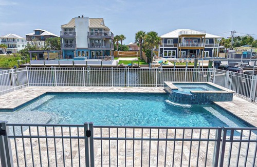 Perdido Key Coves One House | PRIVATE HEATED POOL & SPA, PRIVATE BEACH, VOLLEYBALL & PICKLEBALL. BOAT DOCK