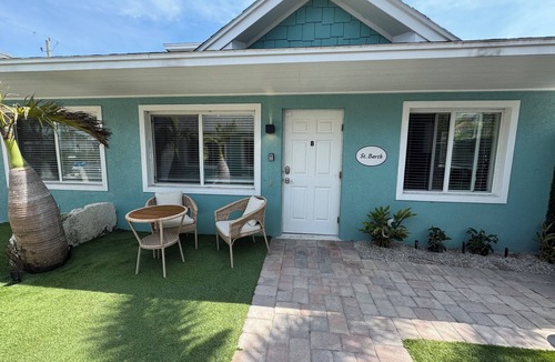 Bradenton Beach Apartment | PRIVATE HEATED POOL-2 blocks to BEACH-Tropical Courtyard-"Villa St.Barth"