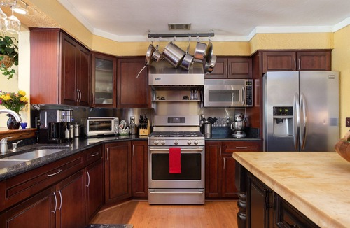 June Park House | Private Hideaway, Pool, Epic Tiki Bar and close to USSSA!