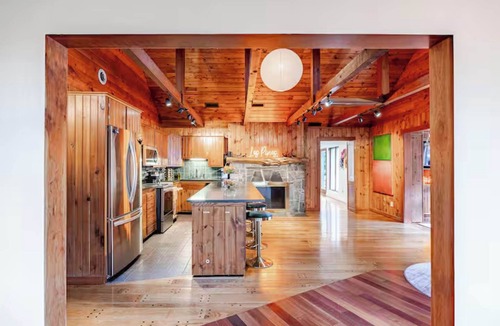 Kingston House | Private Hilltop Getaway In Catskills