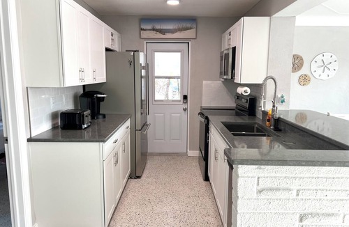 Fort Myers Beach Cottage | Private Home - Steps away from beach - Pool and Hot Tub