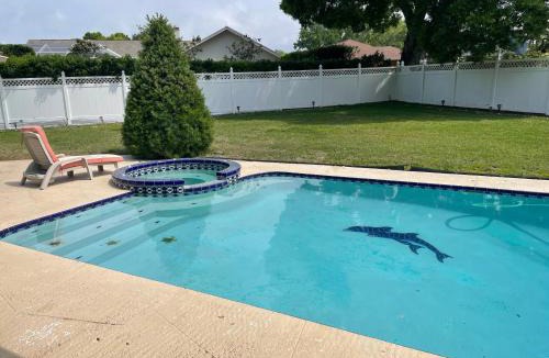 Collins Estates House | PRIVATE HOT TUB, POOL BBQ fenced retreat, a mile walk from beaches pet Friendly